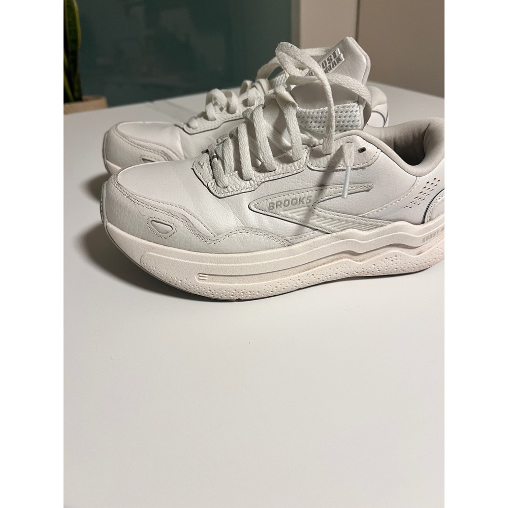 Brooks Ghost Max Sneakers Womens 8 White Good Leather Walking Shoes 1203981B114